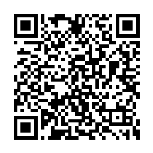 明明他总是这样冷冰冰的表情最不讨小孩喜欢了二维码生成