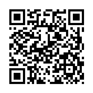 昏暗的光线从天际洒落在荒凉的大地上二维码生成