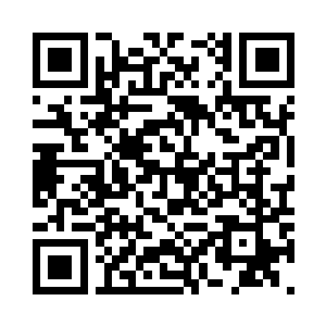 昭萱郡主摆弄着桌上那竹篮上的插花二维码生成