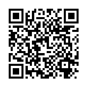 是两辆车子里面的人这么远远的对峙着二维码生成