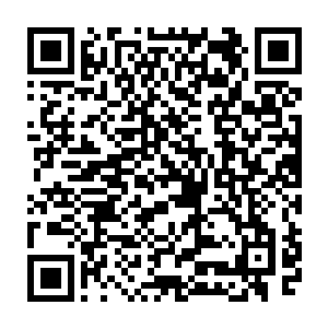 是量贩职工用电焊机封闭地板上隔断地下二层和地下一层之间的两个小方孔时二维码生成