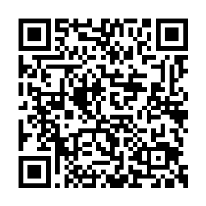 显然正在发生的事情完全落入了无良大叔的眼中二维码生成