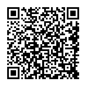 最前面的汉子被顶着一张酷似女人的脸的青云迷迷瞪瞪的看了半天就不自在了二维码生成