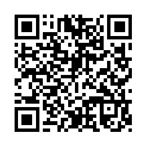 最后几步他直接是跪在地上滑过去的二维码生成