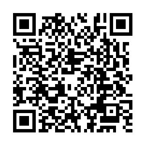 最后前面出现十二个不住敲鼓跳舞的开路舞者……二维码生成