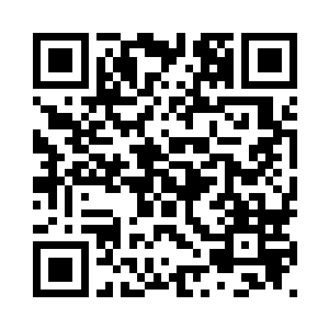 最后小心翼翼的伸出手碰了下老人二维码生成