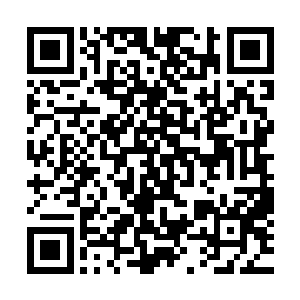 最让他感到惊奇的是自己进来时居然没有发现地上躺着一个人二维码生成
