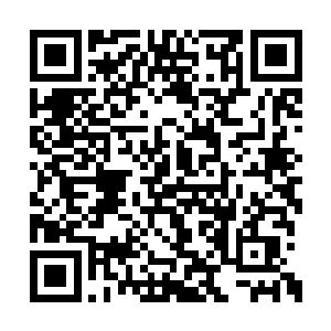月环中央的空洞中忽的就迸射出了一道浅黄光芒二维码生成