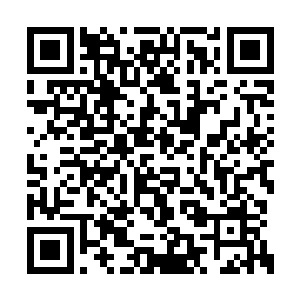有个别眼光毒辣的人看到了云雾上浮现的建筑群二维码生成