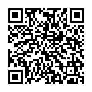 有宁姑姑带着这些人在炕下围在一张案几周围给他做衣服鞋袜二维码生成