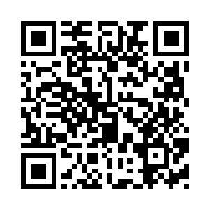 有很多的情侣还有一些三五成群的学生二维码生成