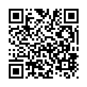 望着手中的装有一张全家福的相框二维码生成