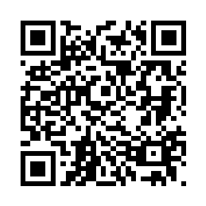 本一金斯利三位主演坐在了摄影棚里二维码生成