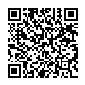 本来想要攻击代离得神光剑转而斩向这两条璇玑乾坤锁链二维码生成