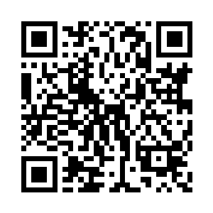 李小小小手在柳逸尘的胸膛上画着圈圈二维码生成