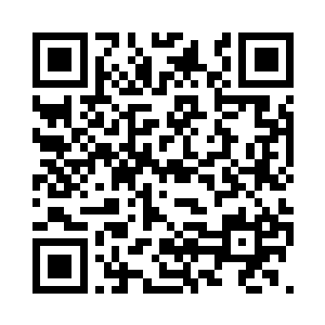 李念君给荆小蛮抢了台面上的细剑后二维码生成