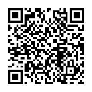 李月蓉就不禁想到了那个无私帮助自己的年轻男子二维码生成