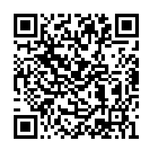 李梦婕指着那家挂着休闲保健中心字样的大招牌二维码生成