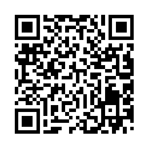 李毅左手在瓶身上的酒牌标签上做了手脚二维码生成