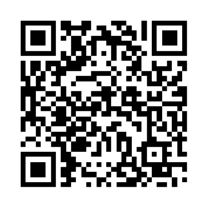 村头壮劳力都像姚满屯一样背着个小包袱二维码生成