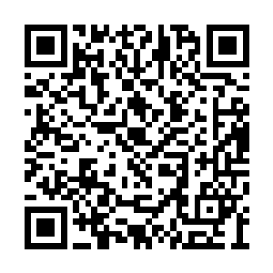 杨一凡一把就抢过了有些扭捏的小艳手中的茶壶二维码生成