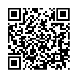 杨一凡对着黄依她们挤出了一个抱歉的笑容二维码生成