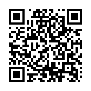 杨慧娥左手撑地的地方刚好有一块小玻璃二维码生成