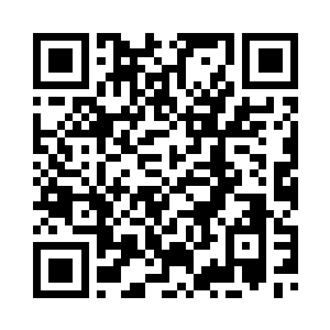 杨晓一眼就看到了女儿手上的戒指二维码生成