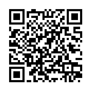 杨晨和断剑疲惫的做到了一块长条形的石头上二维码生成