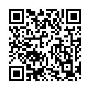 杨洛弯腰双手抓着一箱燃烧弹啊的一声狂吼二维码生成