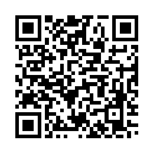 杨洛走到车边突然转回身看着老刘二维码生成