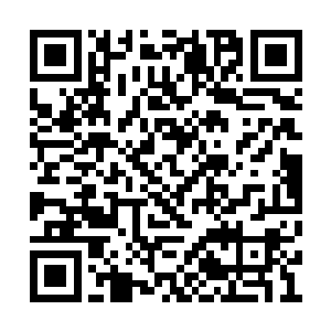 松浦三番郎将倭刀架在当地一个白须老者脖颈上二维码生成