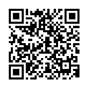 林锐先趴在边沿的石头上朝两边观察了一下二维码生成