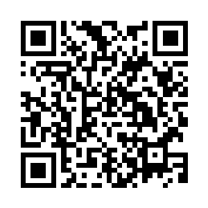 林锐折下一根树枝在地上画着草图二维码生成