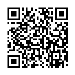 柜台里漂亮的服饰和在灯光下闪闪发亮的首饰二维码生成