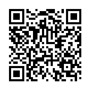 柳逸尘对那两个被他拦住有些不爽的警官道二维码生成