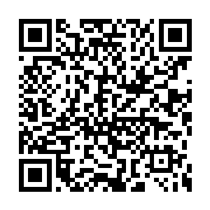 柳逸尘继续呆着五女不断的买着各种各样的东西二维码生成