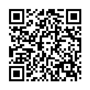 柳逸尘见身边的两个美女都没有动手的意思二维码生成