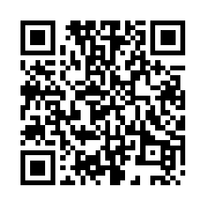 柳逸尘蹲身捏着南鹰王美腿上的弹孔二维码生成