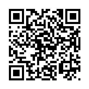 柳非笑四人正坐在一起等着夜染归来二维码生成