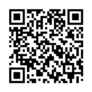 桌子后面的队长抬起头望着那个青年问道二维码生成