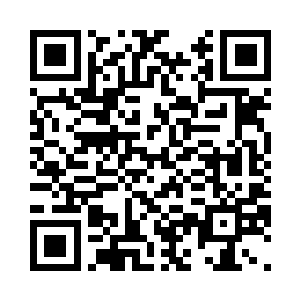 梓箐将灶前散乱的柴火全部扫到一边二维码生成