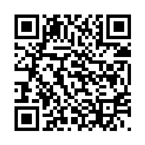 梯子的顶端就架在那个窟窿的边缘上二维码生成