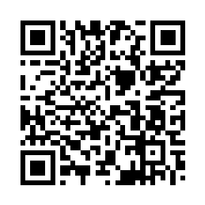 楚暮快步行走在铺满沙子的道路上二维码生成