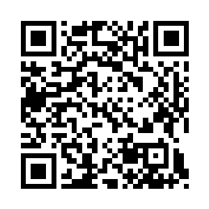 楚雄和卓彦两人架着醉醺醺的朱平安进了庭院二维码生成