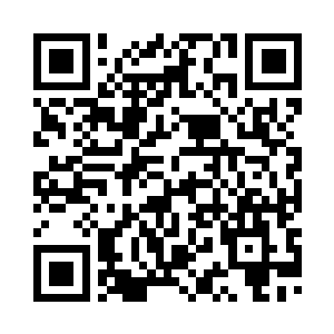 欧奕和金娃娃看着白清清闪动之间二维码生成