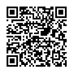 欧阳志远带领运河县的官员正好来到周天鸿的面前二维码生成