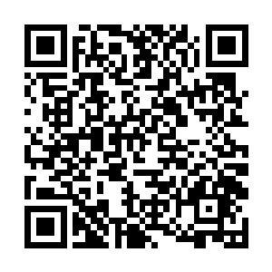 欧阳志远拉着何振南和苏晓红冲出了硝烟弥漫的朝阳二维码生成