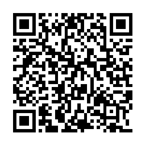 正准备拿了外套和公文包就去抱他的小公主回家二维码生成