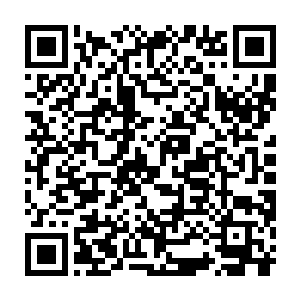 正向着自己座位走去的王强看着唐胖子激动的向着萧易冲过去的一幕二维码生成